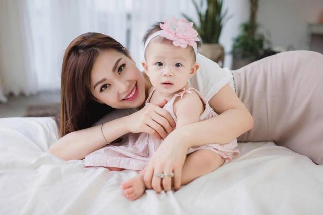 Á hậu diễm trang làm mẹ chưa bao giờ dễ dàng có lúc như rối loạn tâm lý