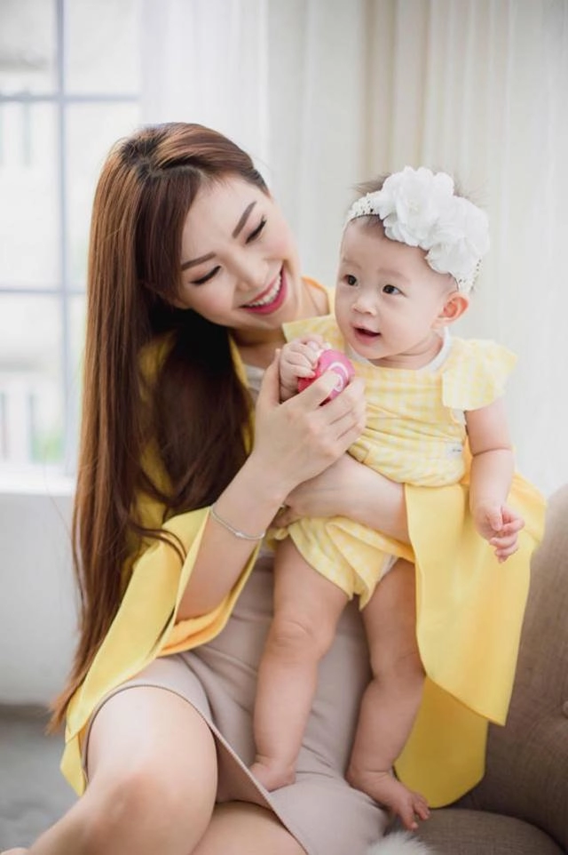 Á hậu diễm trang làm mẹ chưa bao giờ dễ dàng có lúc như rối loạn tâm lý