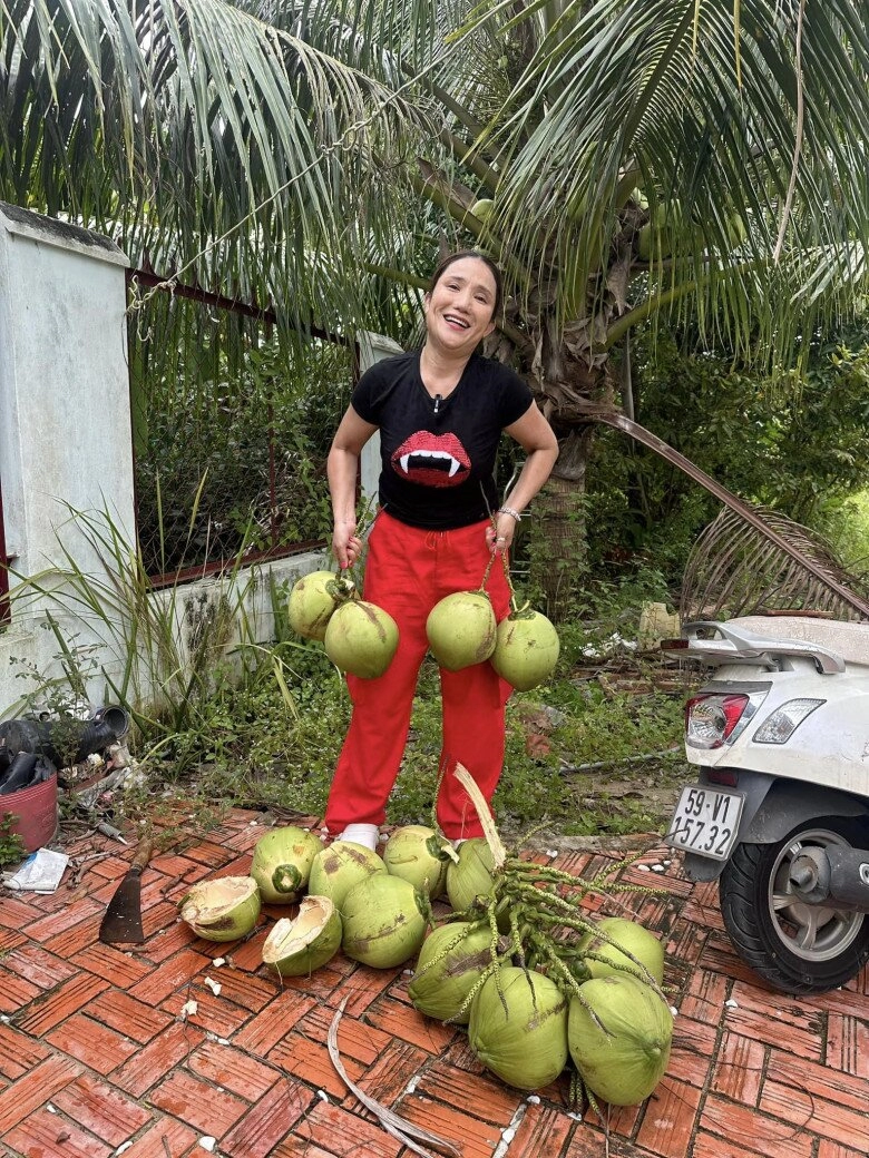 Cát tường cùng bố ruột về nhà vườn thu hoạch nhưng báo quá báo cây kỷ niệm cùng tiết cương nay hoang tàn