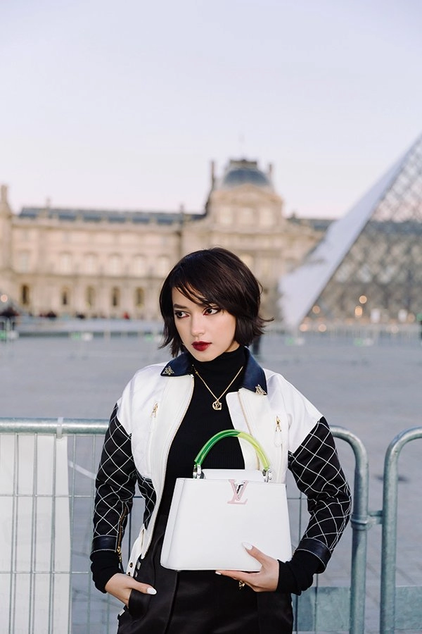 Châu bùi chứng minh đẳng cấp nhờ cây đồ cool ngầu tại paris fashion week thu đông 2020