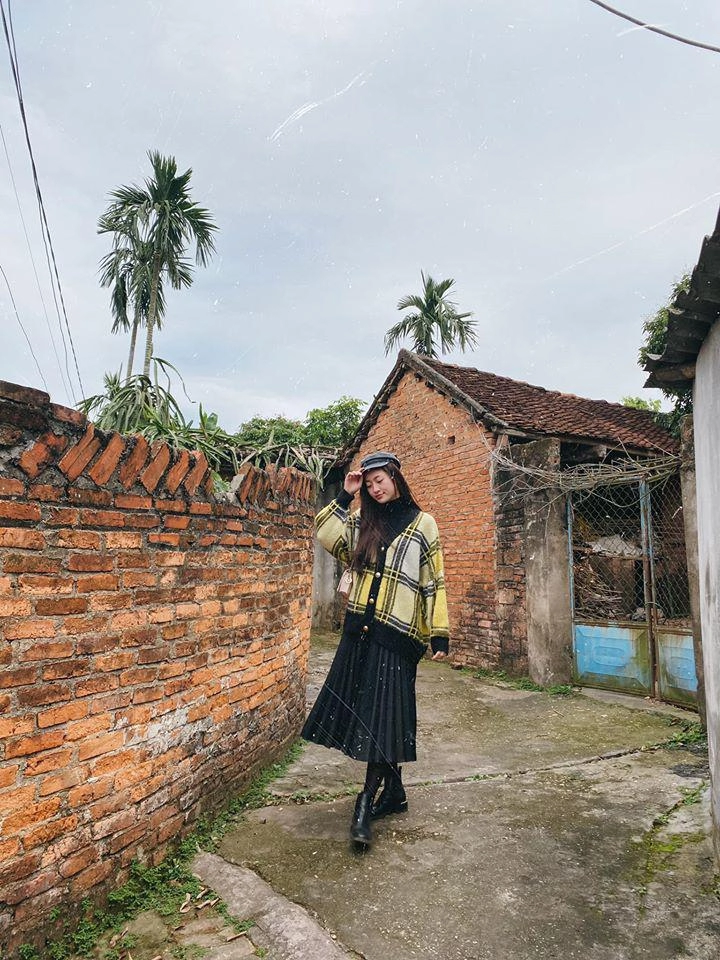 Cùng thuộc lứa 2k linh ka đã có đầy túi hiệu tiểu vy-lương thùy linh chỉ dùng hàng bình dân