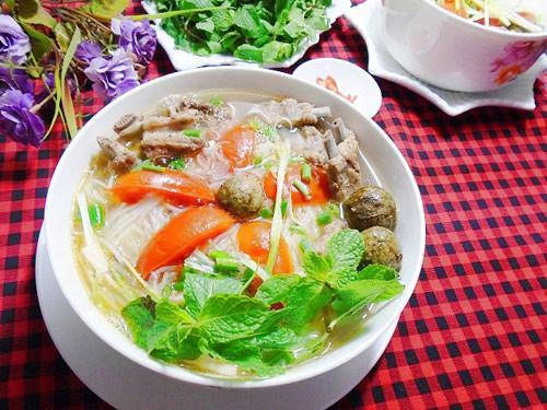 Cuối tuần đổi gió cho cả nhà bằng 5 món bún chua thơm ngon dễ ăn cho ngày hè oi nóng