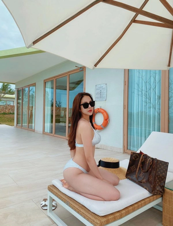 Diện lại bộ bikini cũ khi còn mang bầu diệp lâm anh được khen ngợi vì quá gợi cảm