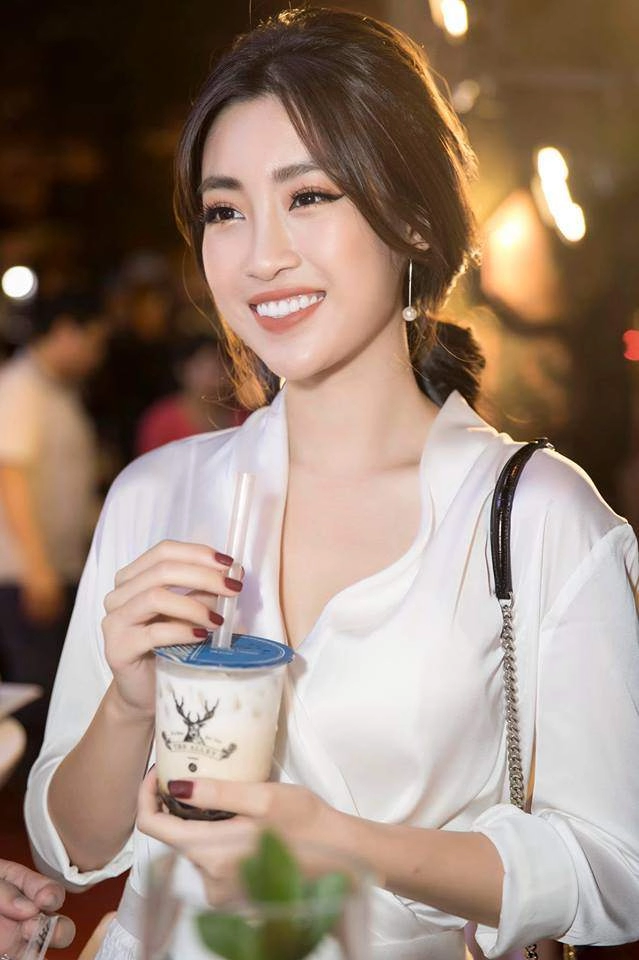 Hoa hậu đỗ mỹ linh mách nước chị em cách tắm sữa tươi để da trắng hồng mơn mởn