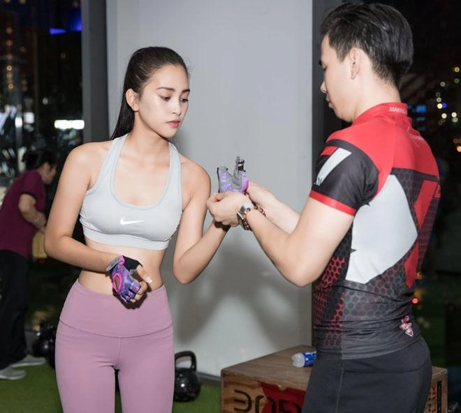 Hoa hậu tiểu vy khoe số đo hình thể đẹp như búp bê khi tập gym