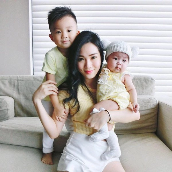 Hot mom nổi khắp châu á vì khéo chăm con giỏi kiếm tiền còn được chồng yêu chiều hết mực