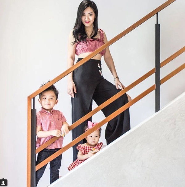 Hot mom nổi khắp châu á vì khéo chăm con giỏi kiếm tiền còn được chồng yêu chiều hết mực