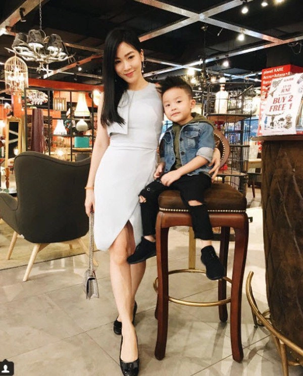 Hot mom nổi khắp châu á vì khéo chăm con giỏi kiếm tiền còn được chồng yêu chiều hết mực