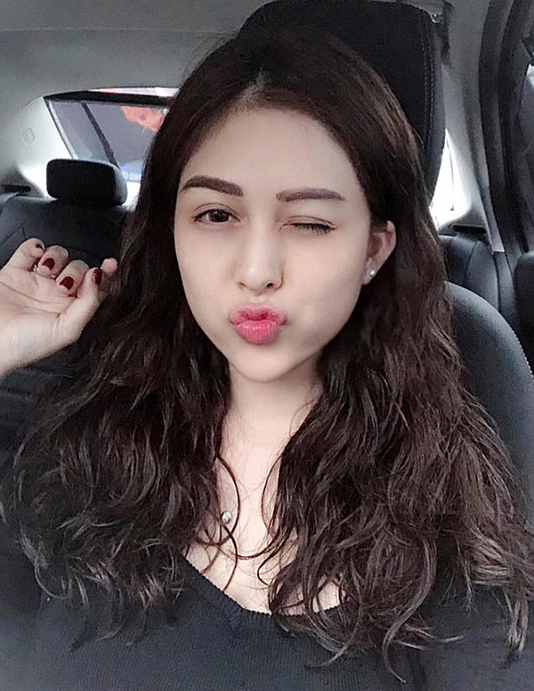 Hotgirl 20 tuổi quyết làm mẹ đơn thân vừa học đại học vừa kiếm tiền nuôi con