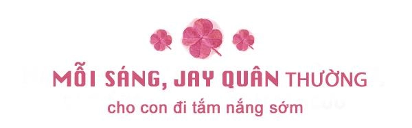 Làm mẹ tuổi 21 chúng huyền thanh cười trong nước mắt khi thay tã cho con