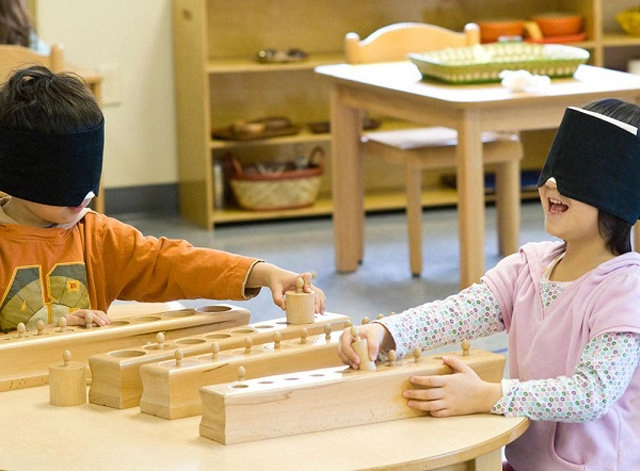 Montessori - phương pháp giáo dục sớm đang được nhiều cha mẹ việt lựa chọn cho con