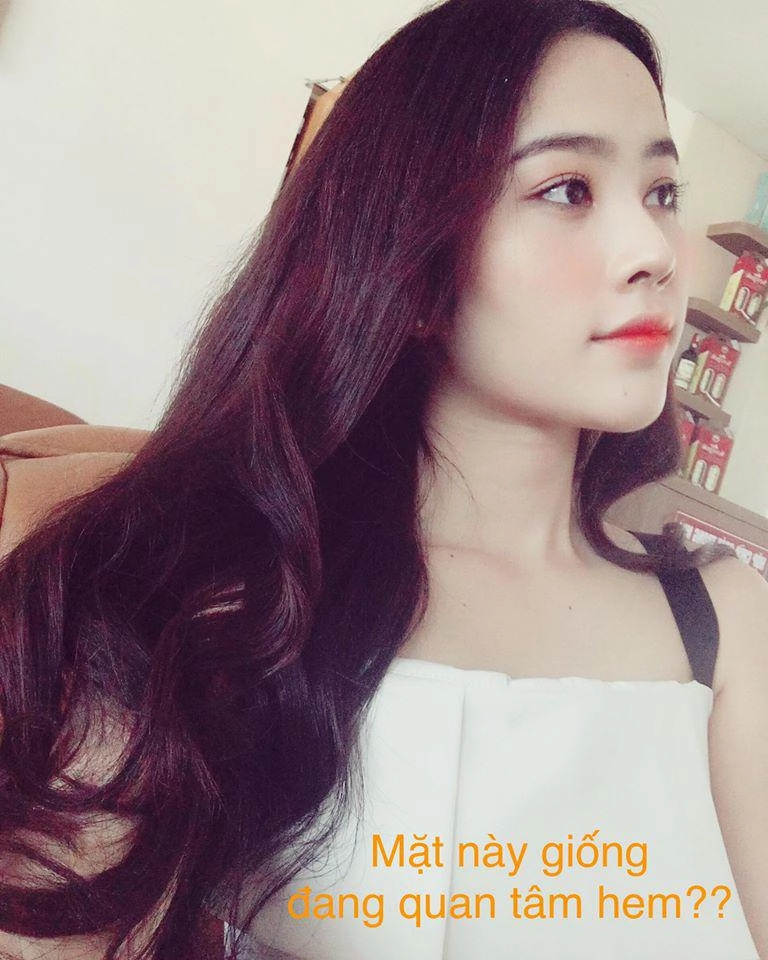 Nhìn nam em trên thảm đỏ hhvn 2018 fan tự hỏi chuyện gì đang xảy ra vậy