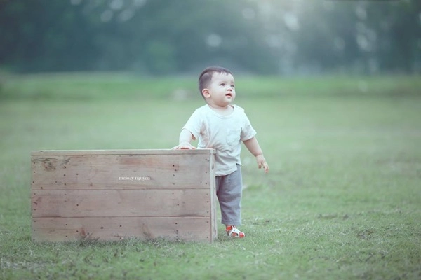 Ông bố hà nội dành 2 năm trời chụp ảnh viết nhật kí thành sách dành tặng con trai 1 tuổi