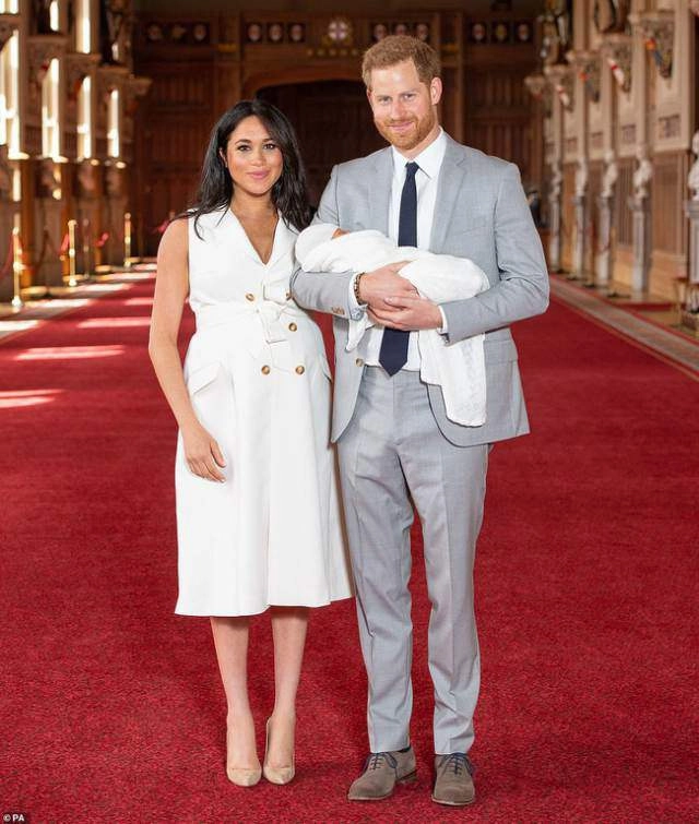 Điều lo sợ của meghan đã tới vòng 2 lồ lộ sau sinh nhưng lại được khen hết lời vì