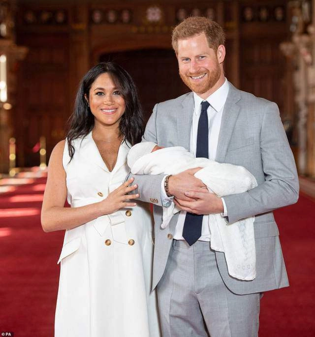 Điều lo sợ của meghan đã tới vòng 2 lồ lộ sau sinh nhưng lại được khen hết lời vì