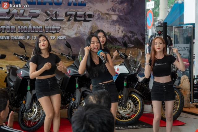 Honda bigbike hoàng việt bàn giao những chiếc transalp 750 đầu tiên đến tay khách hàng