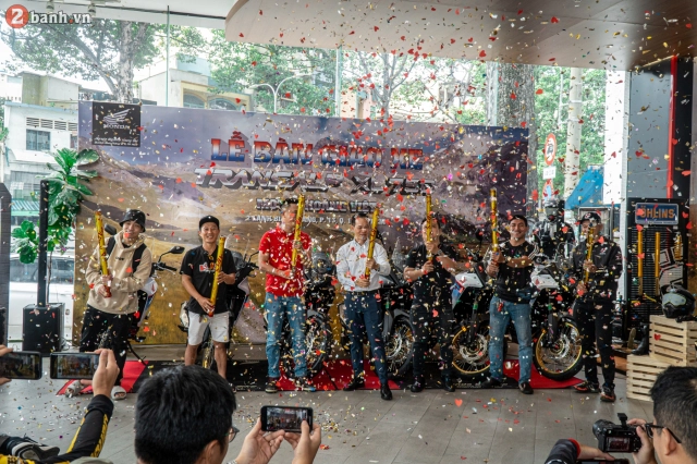 Honda bigbike hoàng việt bàn giao những chiếc transalp 750 đầu tiên đến tay khách hàng