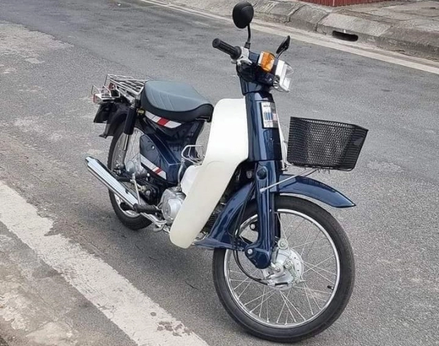 Honda cub 82 dùng 34 năm vẫn có giá đắt 62 triệu nhờ biển số tứ quý