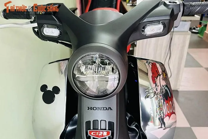 Honda super cub c125 disney về việt nam có giá ngang ô tô