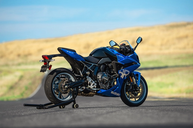 Suzuki gsx-8r 2024 hoàn toàn mới lộ diện thách đấu yamaha r7