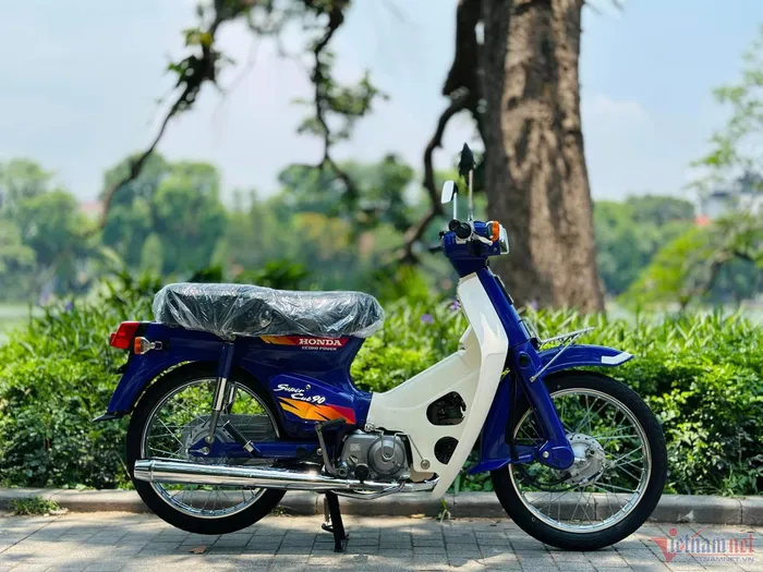 Xe máy honda dd90 1996 màu độc giá 300 triệu đồng ở hà nội