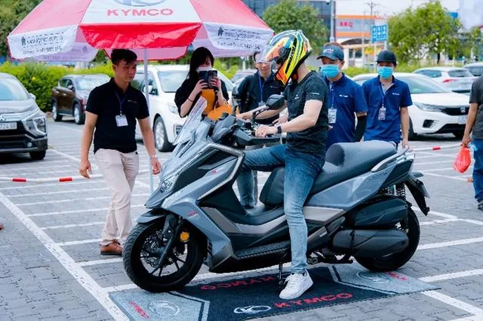 Xe tay ga kymco xciting s350 ra mắt việt nam đối đầu honda sh350i