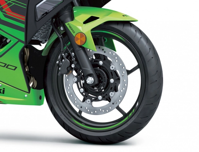 Kawasaki z500 và ninja 500 2024 ra mắt - được trang bị động cơ mới thay thế cho z400 và ninja 400