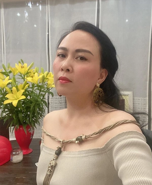 Khoe 9 đôi bông tai quý hiếm mới mua phượng chanel được instagram nước ngoài nhắc tên