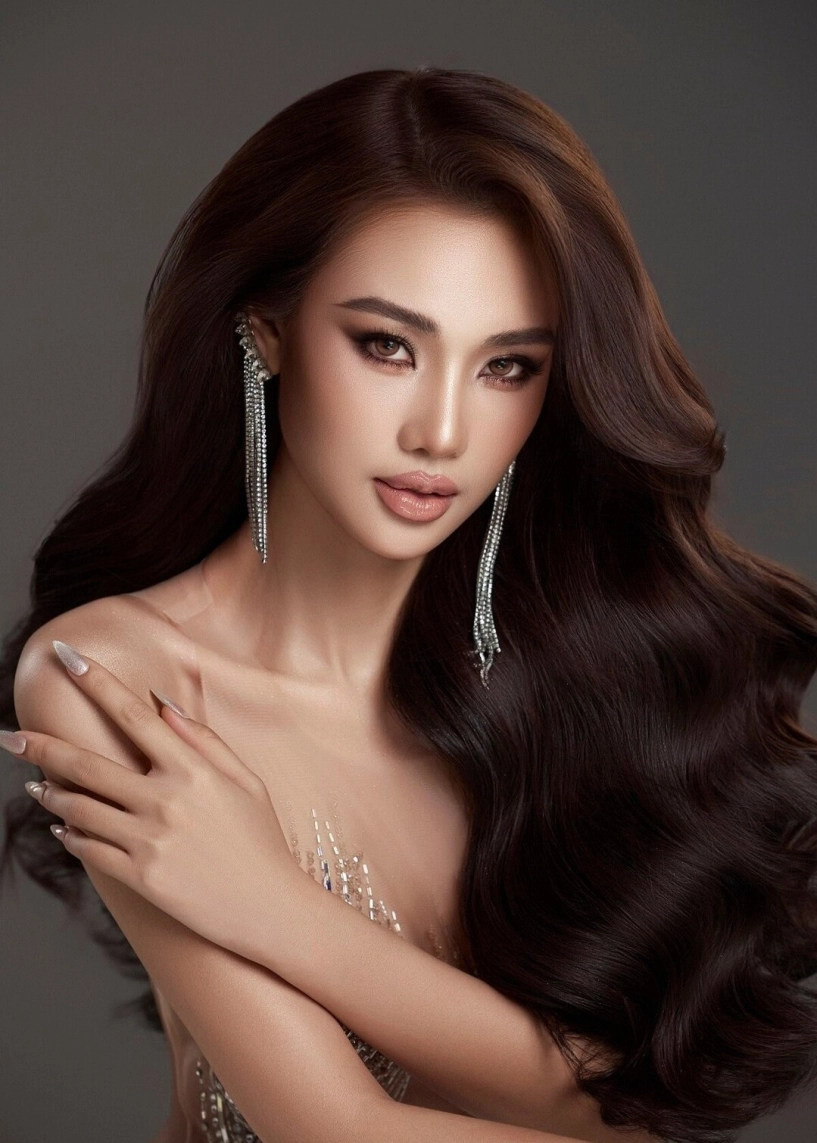 Sở hữu vòng eo 56cm nữ thư ký của tổng giám đốc thi miss grand vietnam là ai