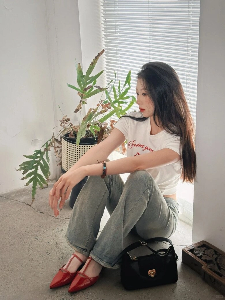 4 món đồ màu đỏ phối cùng quần jeans sành điệu dành cho các nàng cá tính tự tin mặc đẹp khai xuân
