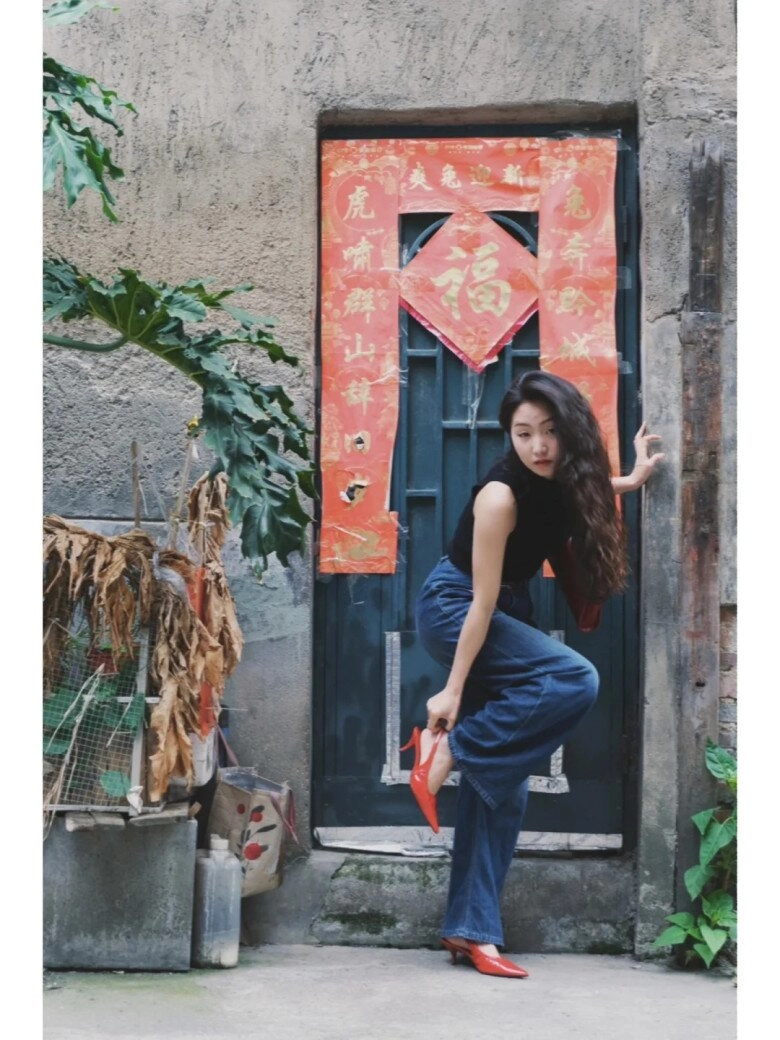 4 món đồ màu đỏ phối cùng quần jeans sành điệu dành cho các nàng cá tính tự tin mặc đẹp khai xuân