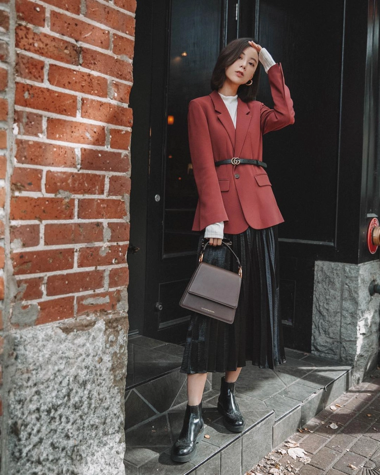 6 sai lầm khi phối chân váy dài với bốt cao cổ khiến chị em lùn một mẩu mất hết nét thanh lịch