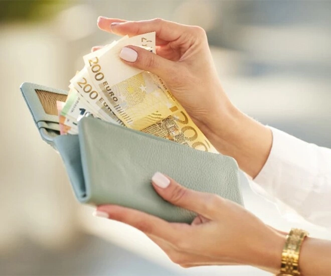 8 màu túi xách may mắn cho năm con rắn trông vừa sang vừa hút đậm tiền tài cả năm rủng rỉnh