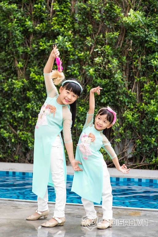 Các sao nhí gọi mùa xuân về với áo dài sặc sỡ