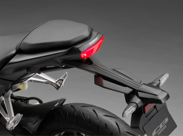 Cb125r 2024 sở hữu màn hình tự thay đổi màu sắc dựa vào ngày đêm
