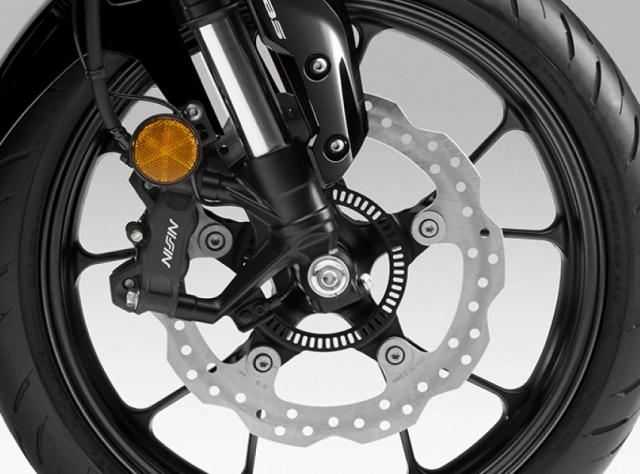 Cb125r 2024 sở hữu màn hình tự thay đổi màu sắc dựa vào ngày đêm