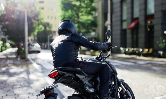 Cb125r 2024 sở hữu màn hình tự thay đổi màu sắc dựa vào ngày đêm