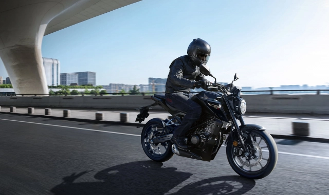 Cb125r 2024 sở hữu màn hình tự thay đổi màu sắc dựa vào ngày đêm