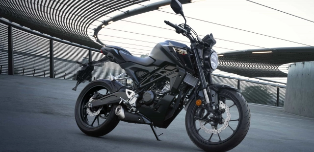 Cb125r 2024 sở hữu màn hình tự thay đổi màu sắc dựa vào ngày đêm