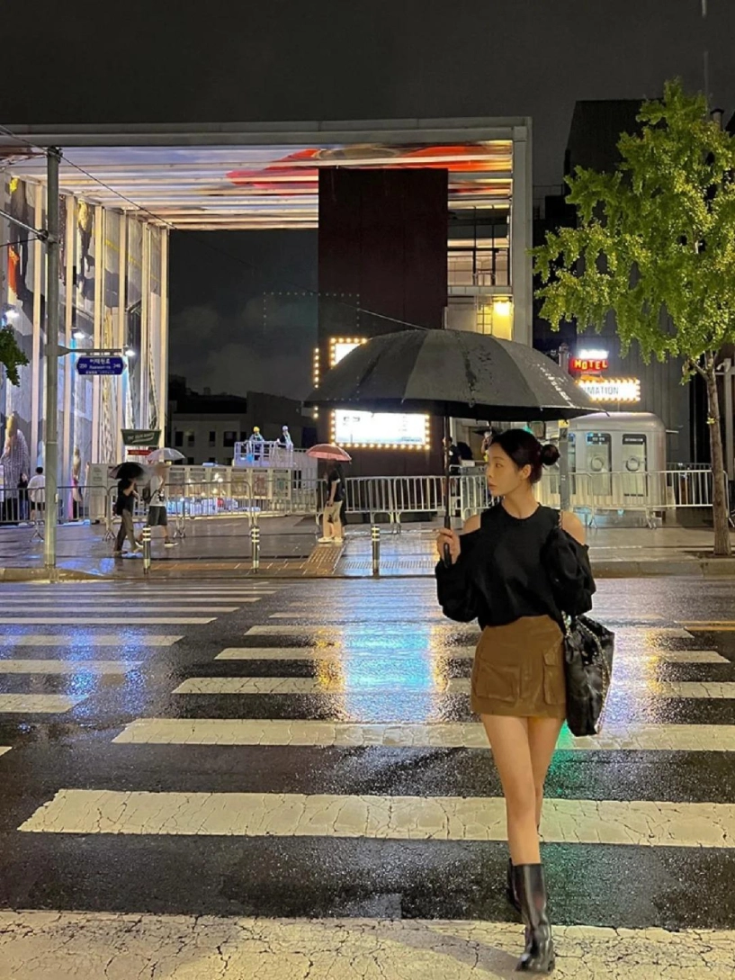 Có dáng người mũm mĩm tôi chỉ cần nắm công thức mặc rộng trên - hẹp dưới và 1 màu 2 dài là đủ thon thả