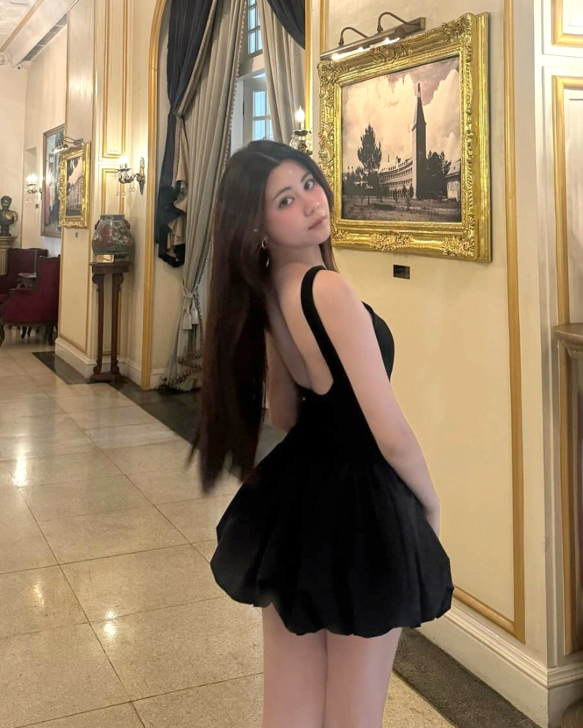 Con gái út quyền linh lên đồ sang chảnh tuổi 16