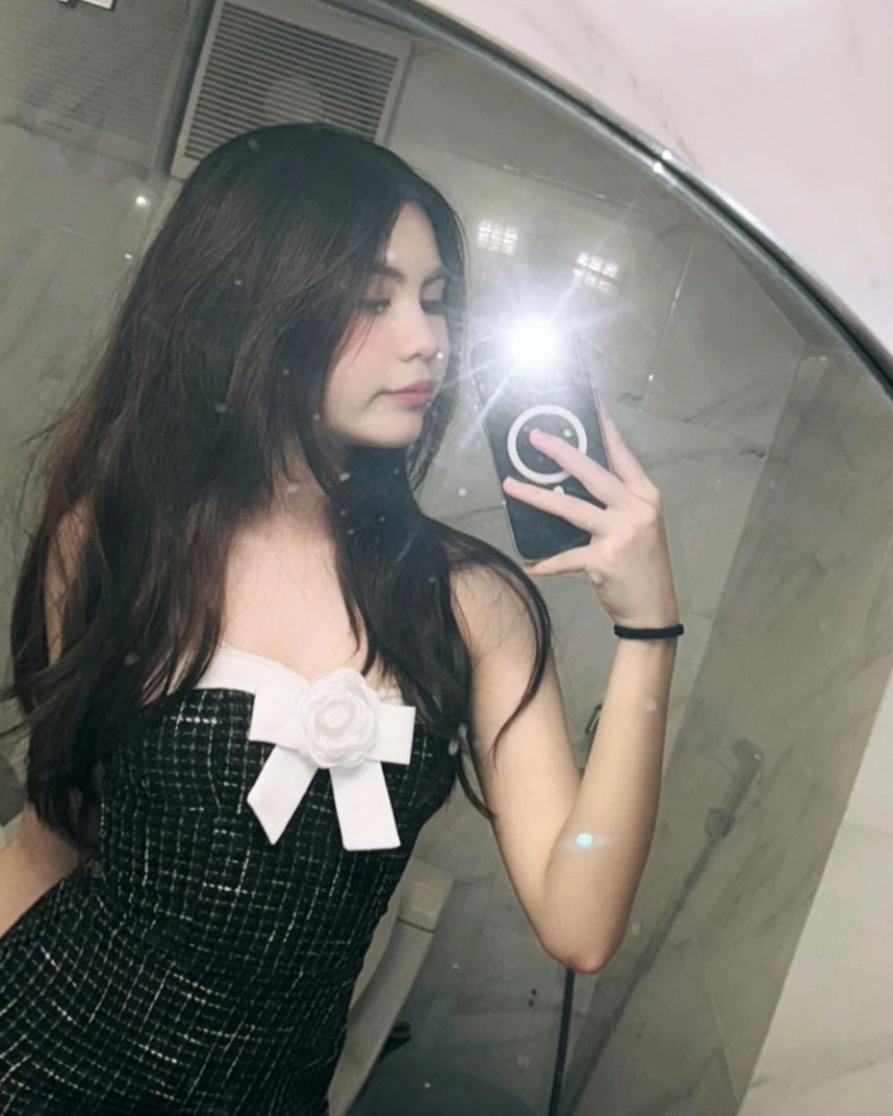 Con gái út quyền linh lên đồ sang chảnh tuổi 16