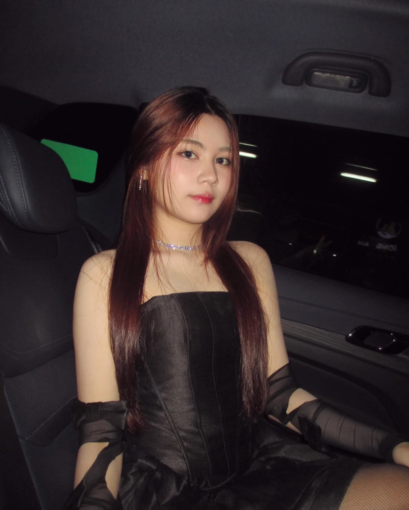 Con gái út quyền linh lên đồ sang chảnh tuổi 16