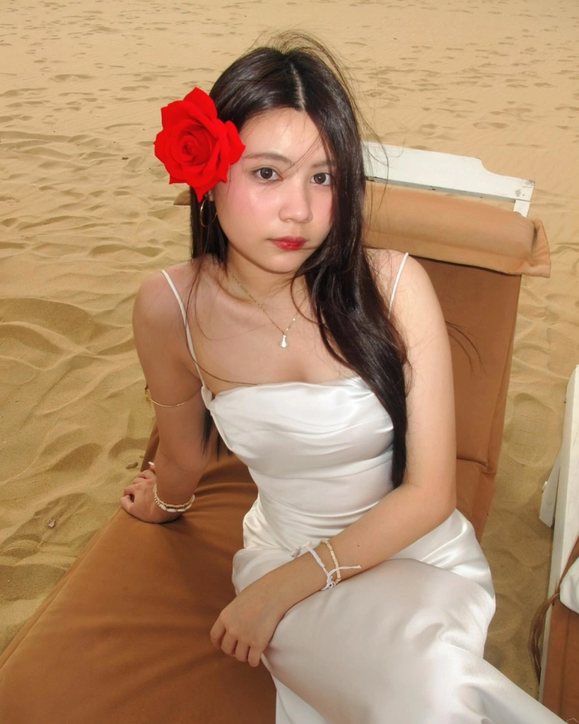 Con gái út quyền linh lên đồ sang chảnh tuổi 16