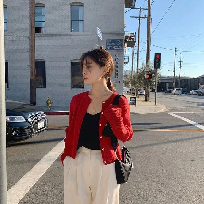 Đây là item hứa hẹn làm mưa làm gió mùa giáng sinh và tết phối đồ kiểu nào cũng hoá nàng thơ