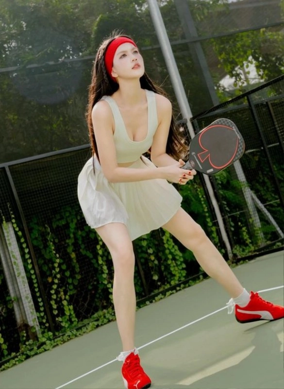 Đi tập thể dục ngọc trinh đốt mắt người xem bởi body cuốn hút