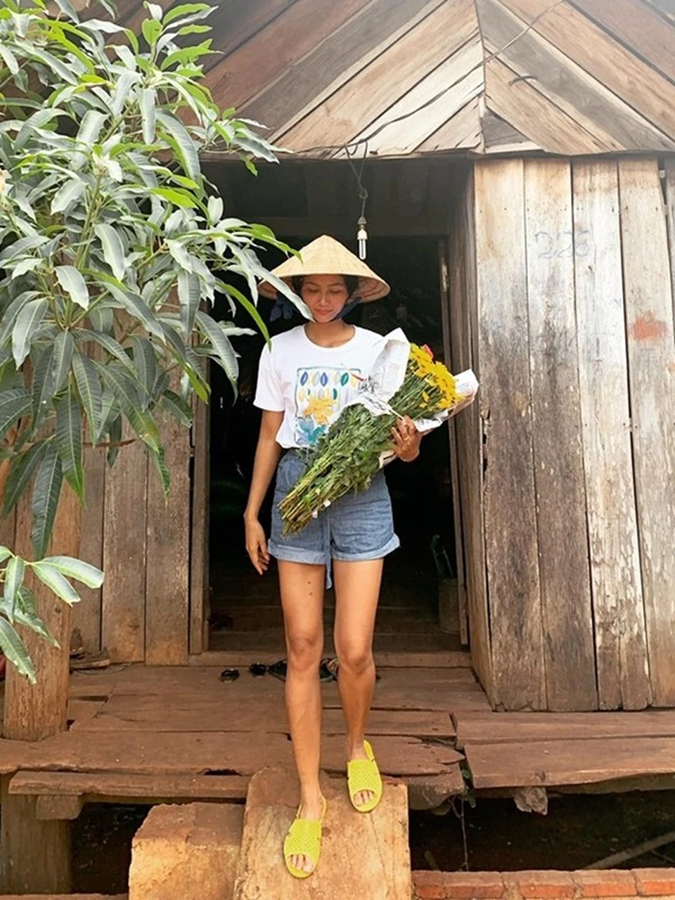 Điểm danh những hoa hậu việt ăn mặc bình dân hhen niê không phải người duy nhất