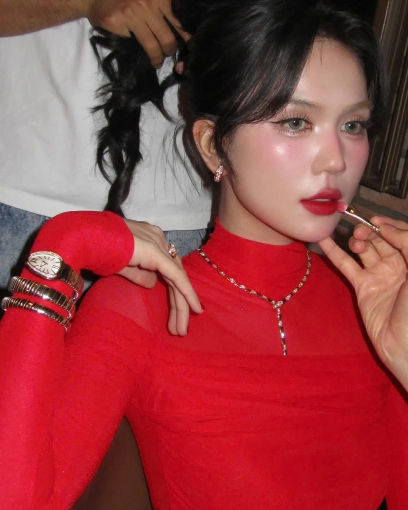 Hồ ngọc hà ngọc trinh được nhận xét thế nào khi diện đồ gam đỏ giống lisa blackpink
