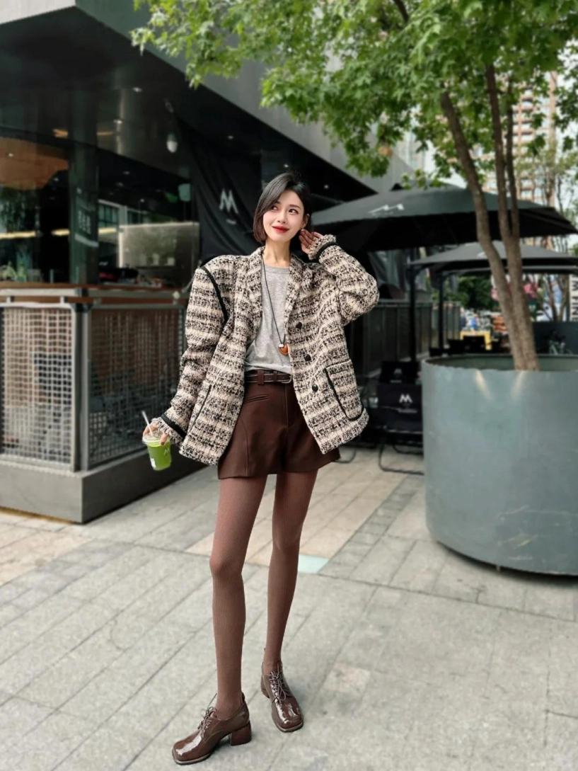 Hội chị em sành điệu đều không mang giày màu đen nữa đây mới là tông màu giày hot nhất thu đông 2024