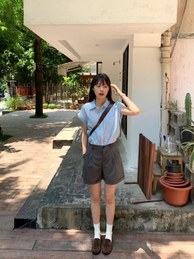 Hội chị em sành điệu đều không mang giày màu đen nữa đây mới là tông màu giày hot nhất thu đông 2024